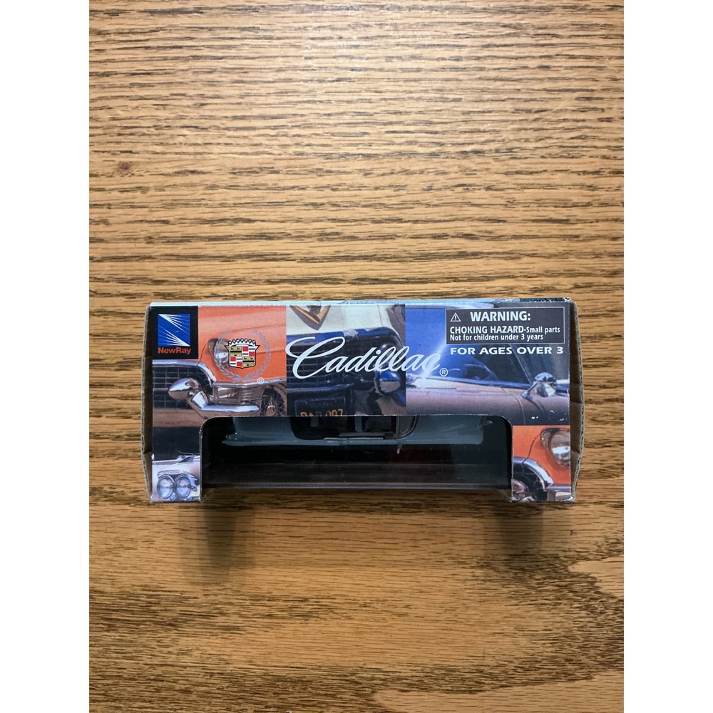 NewRay Cadillac 1:43 Scale Die-Cast Model Car Light Blue Convertible SS-48387 - Picture 2 of 6